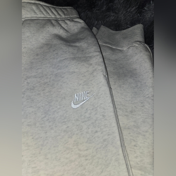 NWT Nike Fleece Tapered Joggers - Picture 4 of 7